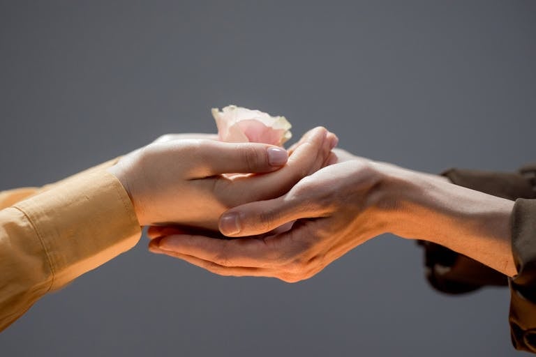 Top 10 Simple Acts of Kindness That Change Lives