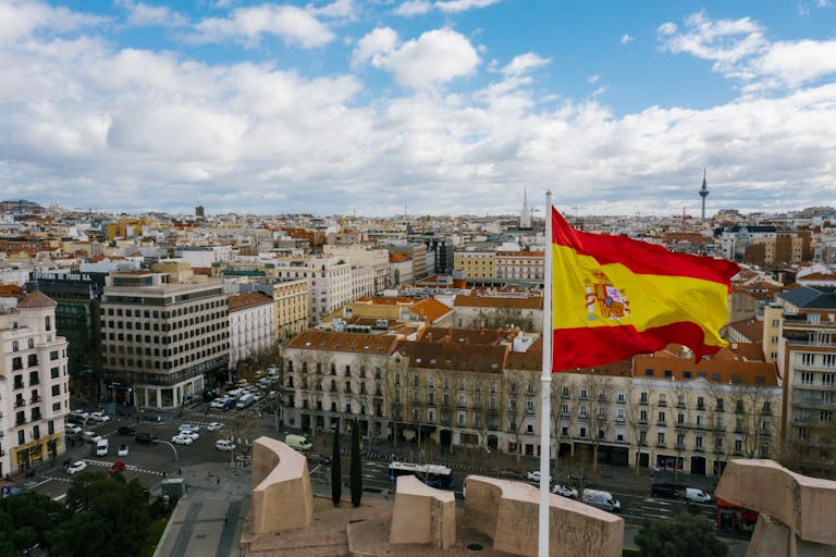 7 Reasons to Learn Spanish in 2025 – The Language of Love, Travel, and Opportunities! 🇪🇸