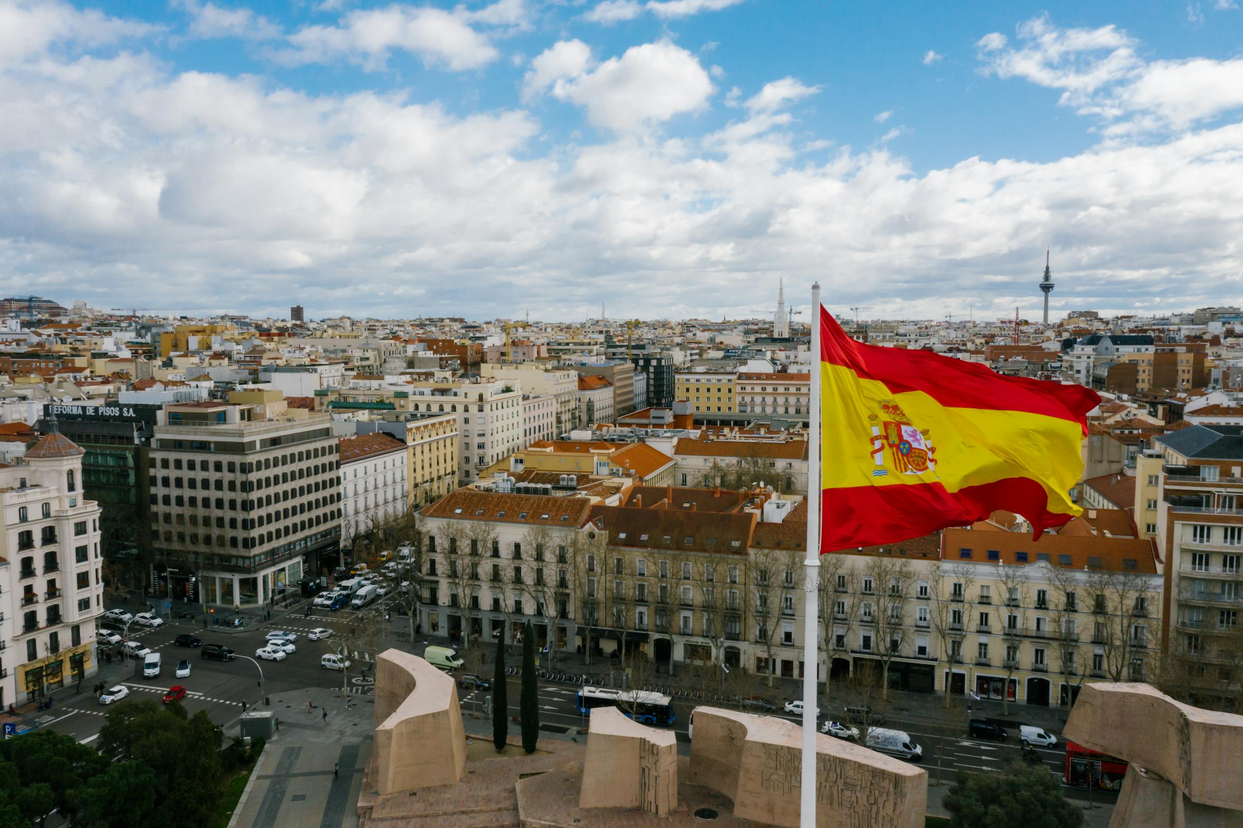 7 Reasons to Learn Spanish in 2025 – The Language of Love, Travel, and Opportunities! 🇪🇸