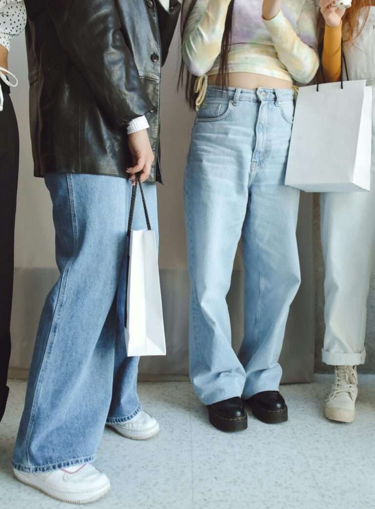 7 Effortlessly Stylish Casual Outfits for Shopping