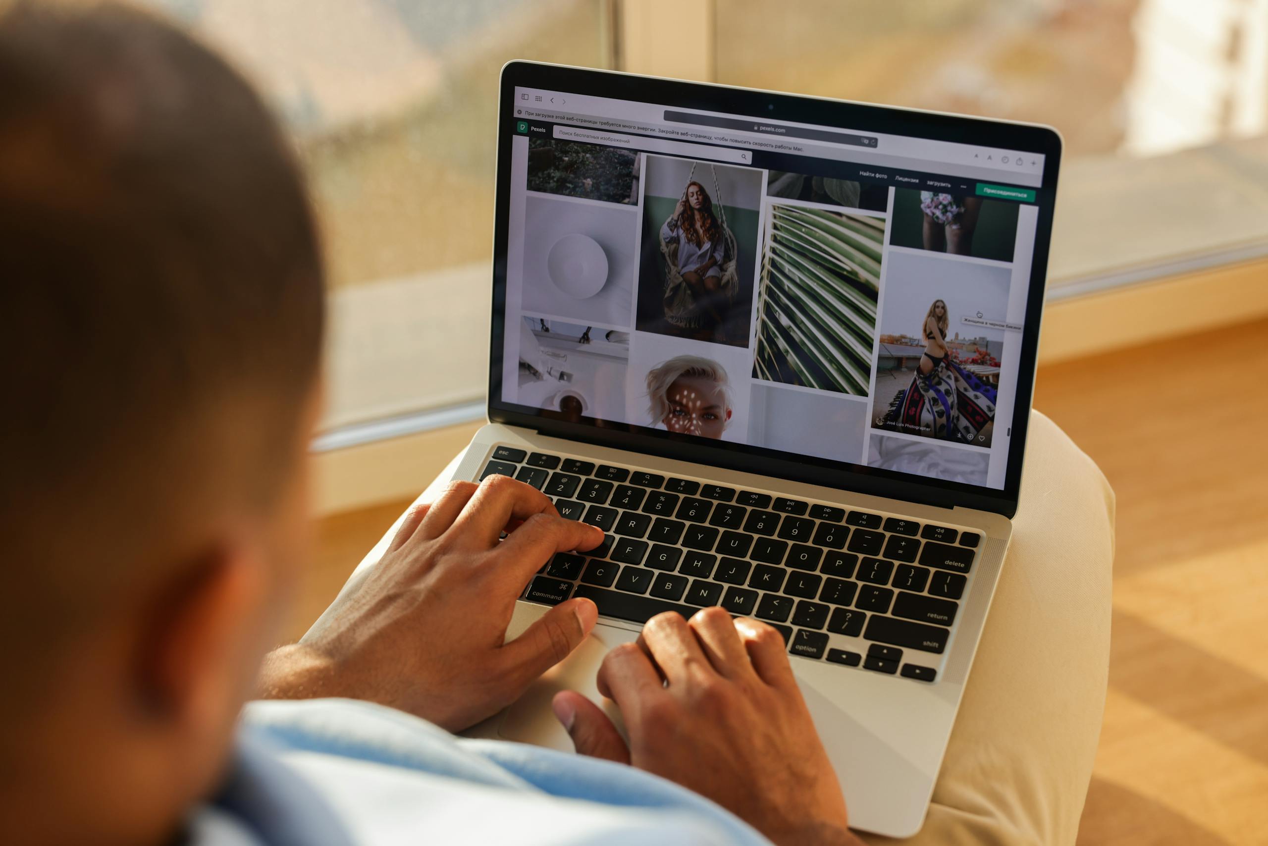7 Steps to Build a Graphic Design Portfolio That Attracts Clients