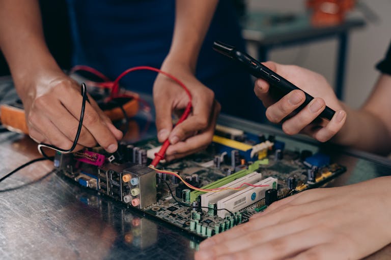 3 Key Differences Between Electronic and Electrical Engineering
