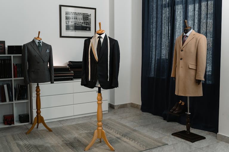 5 Expert Tips to Choose the Perfect Men’s Suit Fit