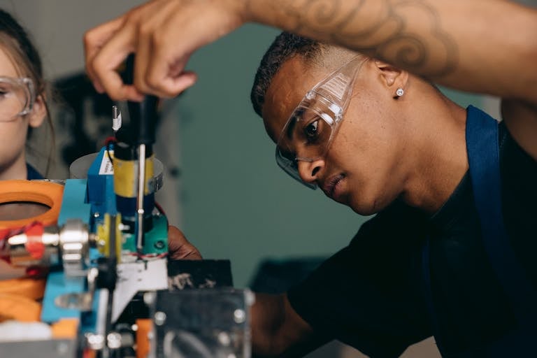 7 Golden Tips for Electronics Engineering Students to Achieve Academic Excellence