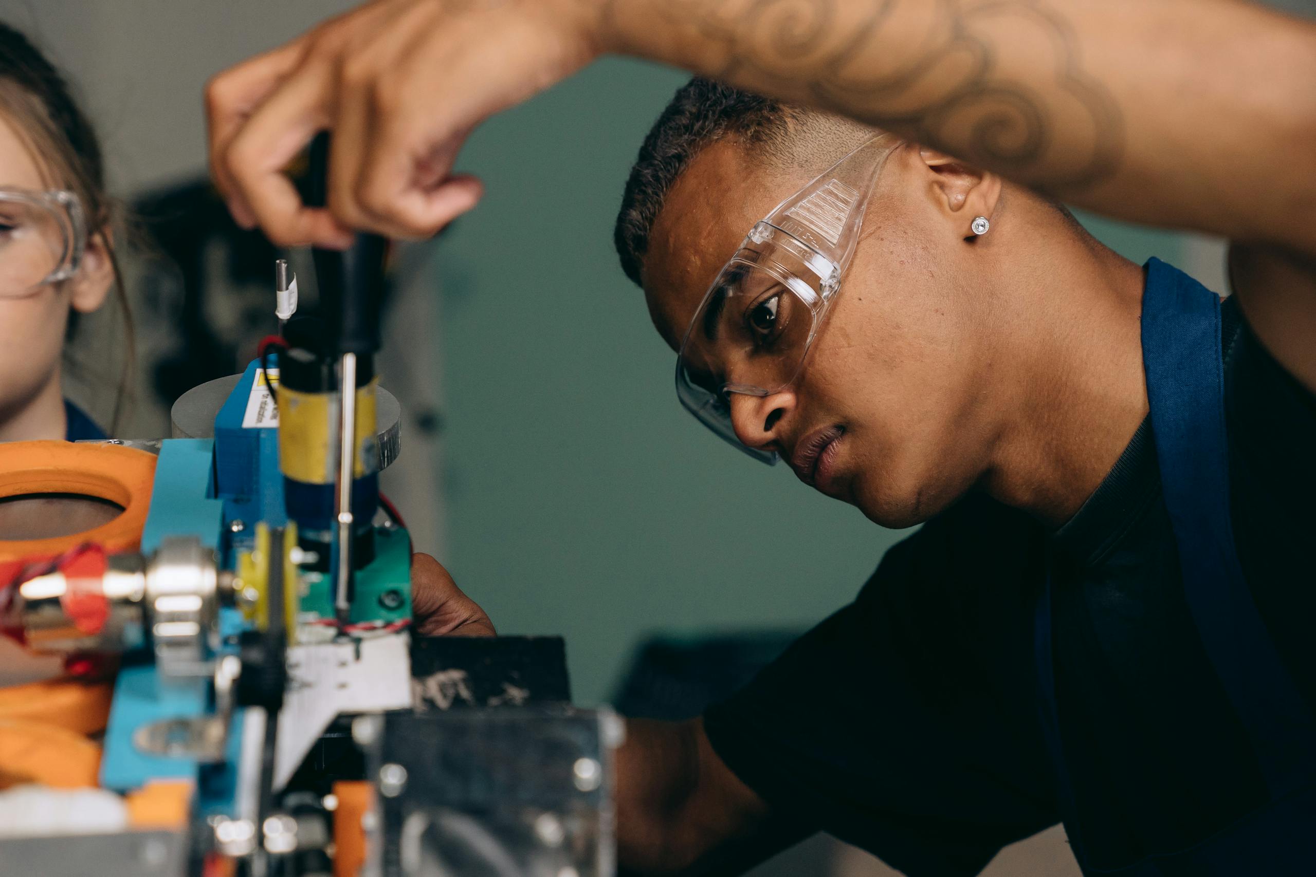 7 Golden Tips for Electronics Engineering Students to Achieve Academic Excellence