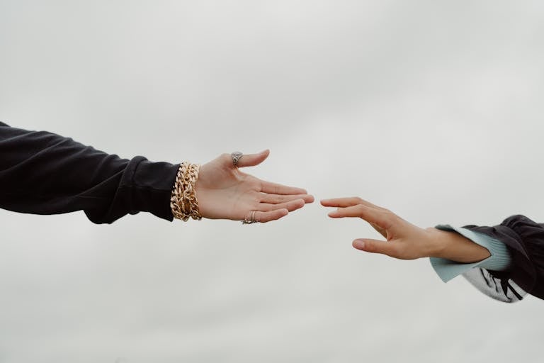 كيف تقدم دعمًا نفسيًا دون أن تكون متخصصًا