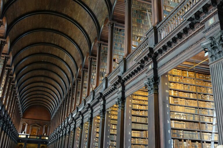 أهم 7 منح دراسية يمكنك التقديم عليها هذا العام 🎓💸