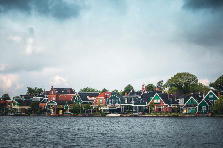 5 طرق قوية تجعل الدراسة في هولندا تعزز مسيرتك المهنية! 🚀