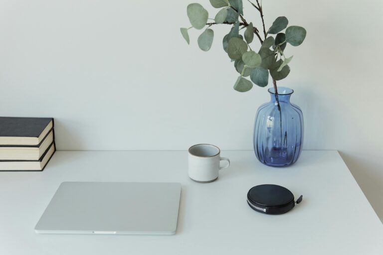 كيف توازن بين العمل والدراسة بنجاح؟ ⏰📘