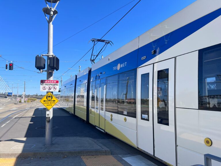 كيف تطورت وسائل المواصلات من الماضي حتى الآن؟ 🚂🚗✈️