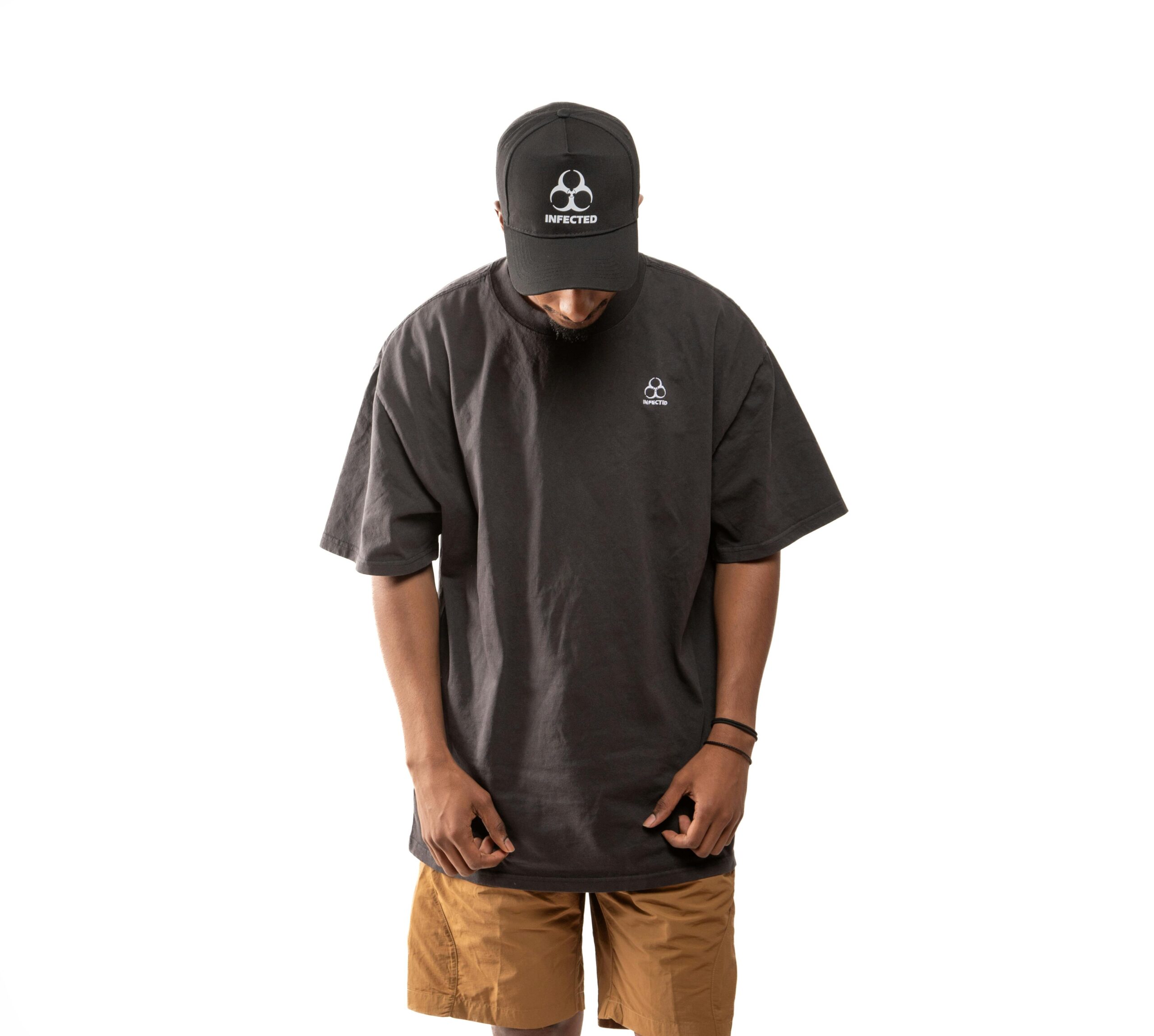 ستايل الأوفر سايز بين الشباب المصري: من الراحة إلى التريند 🇪🇬👕