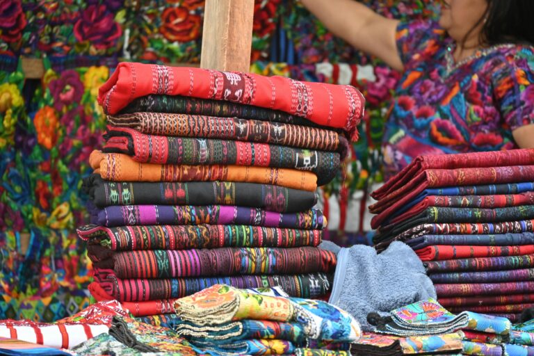 موضة 2026: عودة قوية للأزياء الهاند ميد والإبداع اليدوي ✨