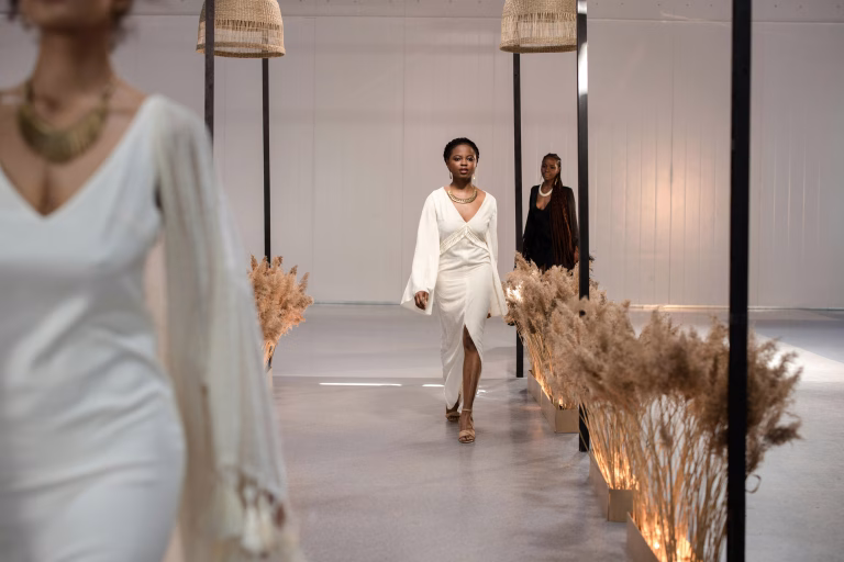 أغرب إطلالات المشاهير حول العالم 😱👗