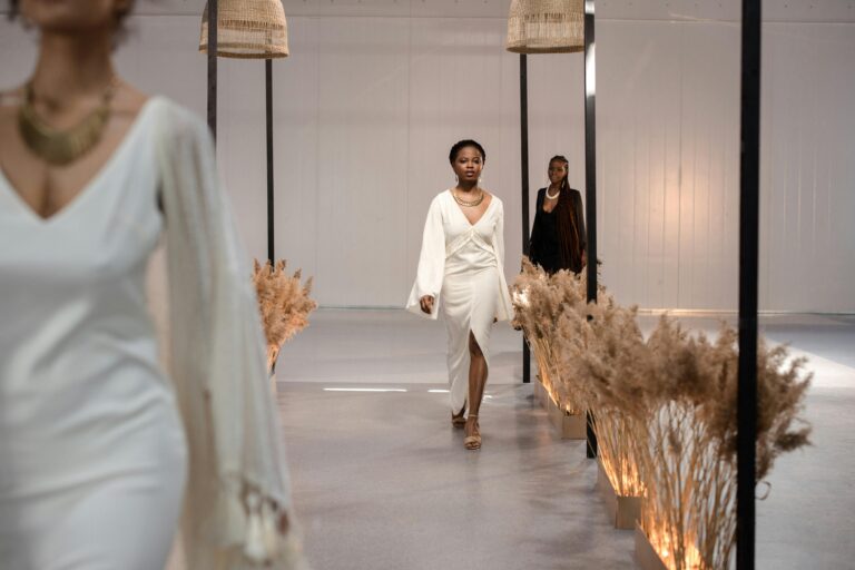 أغرب إطلالات المشاهير حول العالم 😱👗