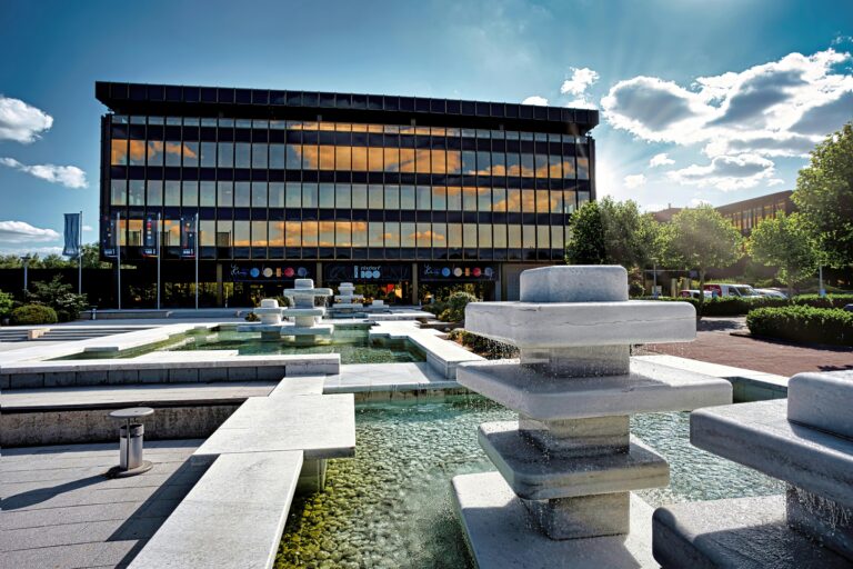 قصص نجاح مذهلة: شركات بدأت من الصفر ووصلت للمليارات