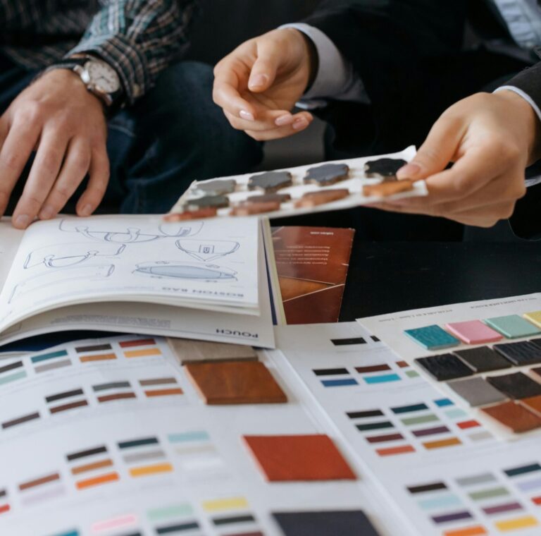 كيف أسس المصممين العالميين علامات تجارية ناجحة؟