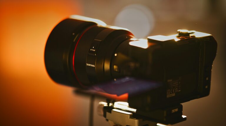 مقارنة بين كاميرات DSLR وMirrorless لتحديد الأفضل