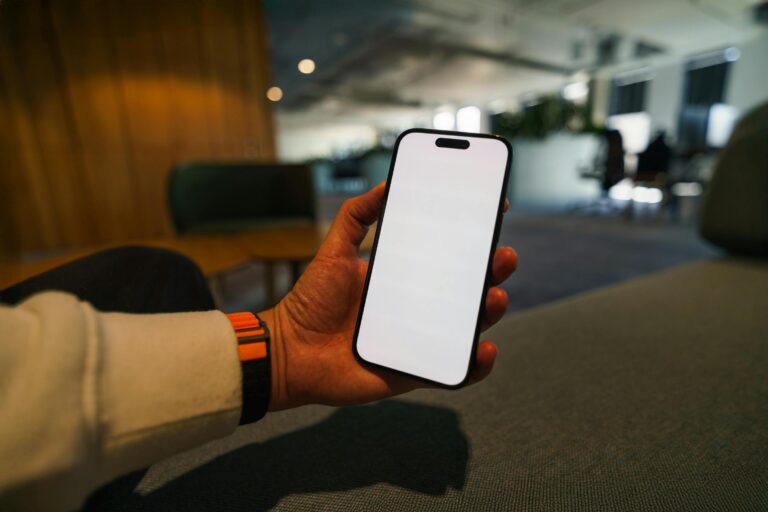 مقارنة شاشات الهواتف: AMOLED، LCD أو OLED؟