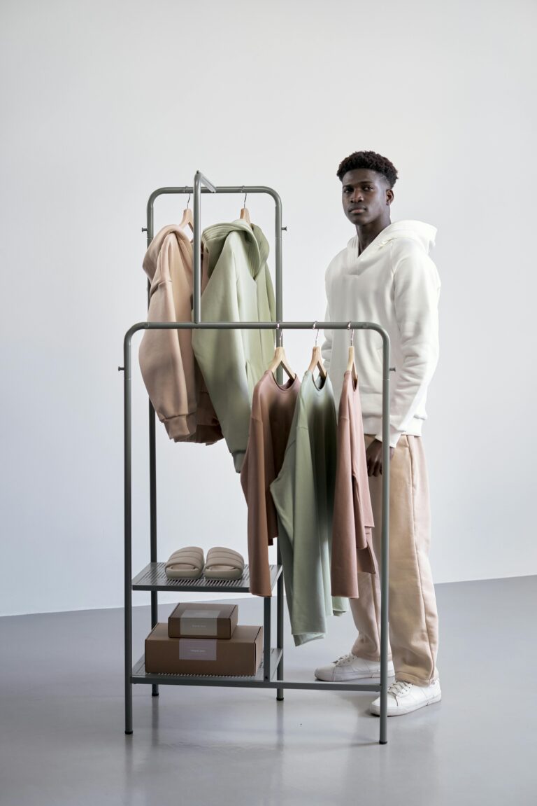 موضة الشباب 2026: ستايل جريء وكاجوال مختلف تمامًا