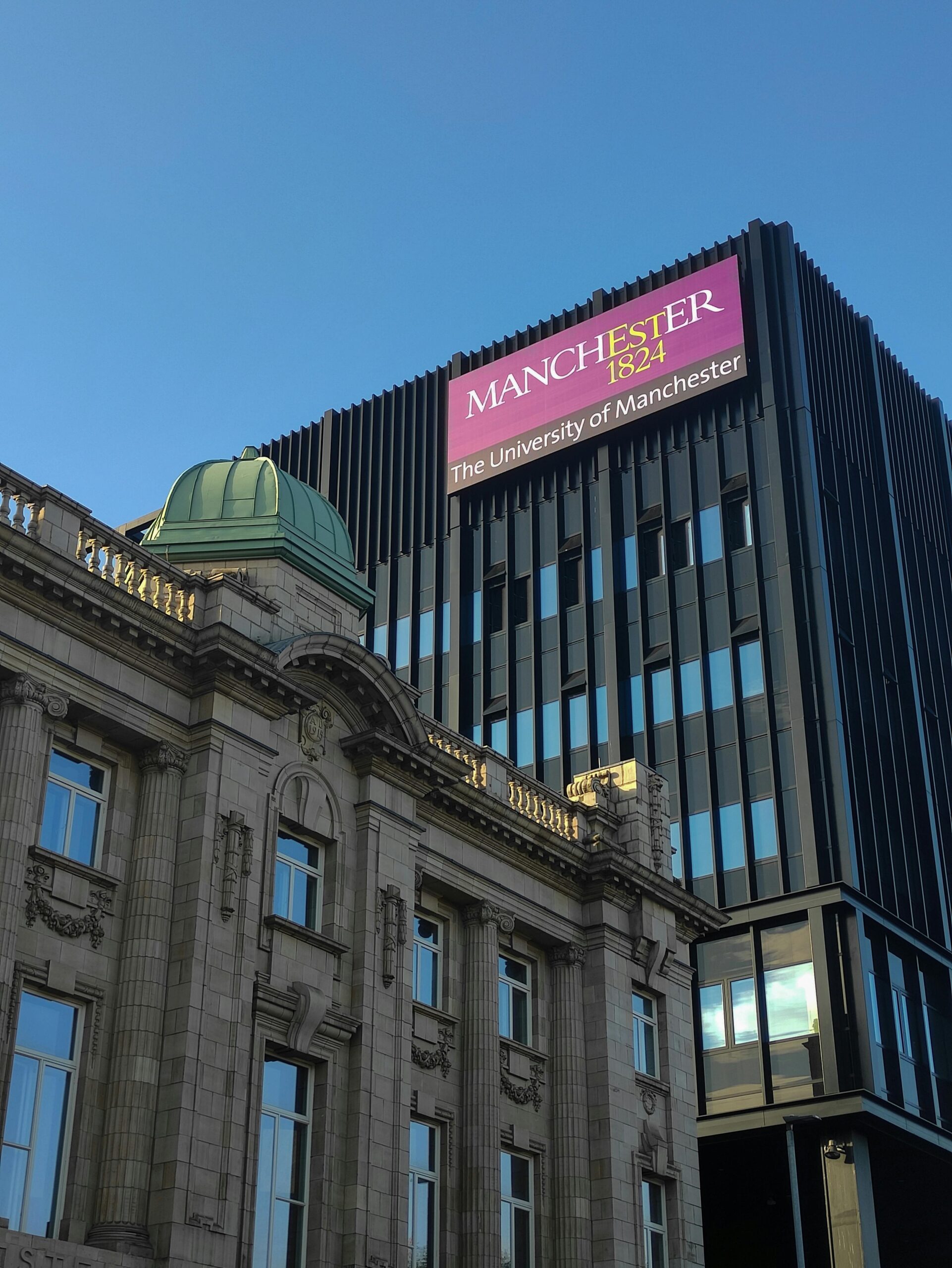 التعليم في بريطانيا: كل ما تحتاج معرفته عن المدارس والجامعات