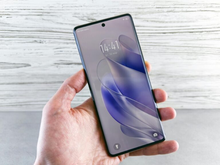 أفضل الهواتف الرائدة مقابل الهواتف الاقتصادية: ماذا تختار؟