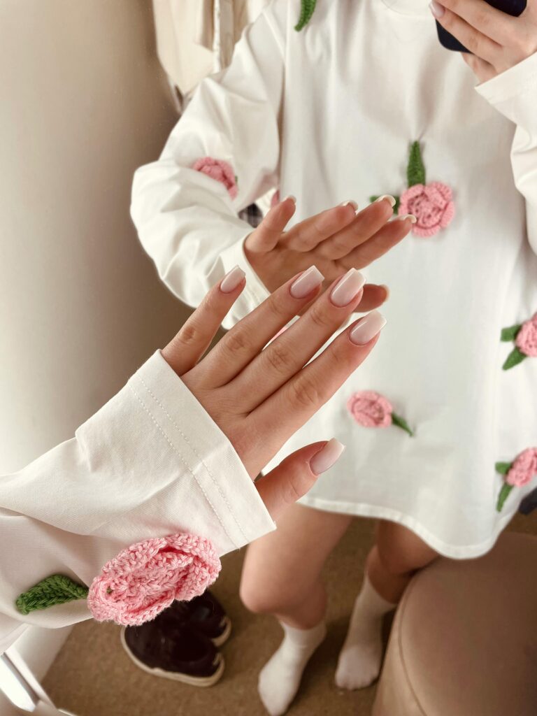 تصاميم أظافر 2026 التي تخطف الأنظار في كل المناسبات