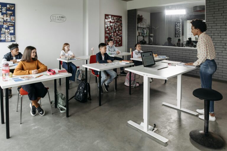 الدليل الكامل لأنظمة التعليم الأوروبية للطلاب وأولياء الأمور